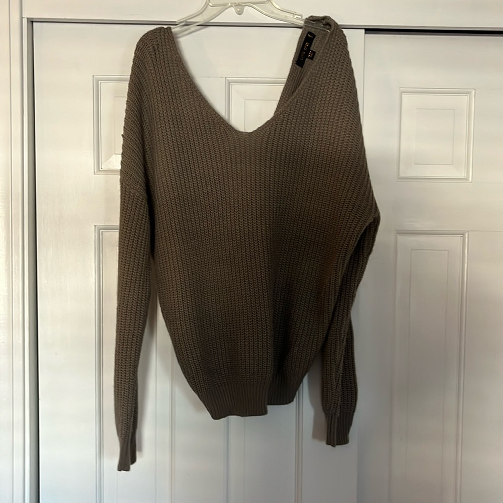 Women’s wide shoulder Brown Sweater